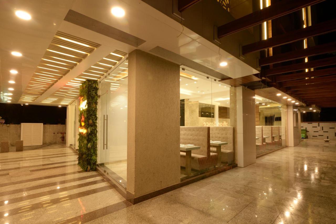 Hotel Auris & Banquets, Mumbai International Airport Bombaim Exterior foto